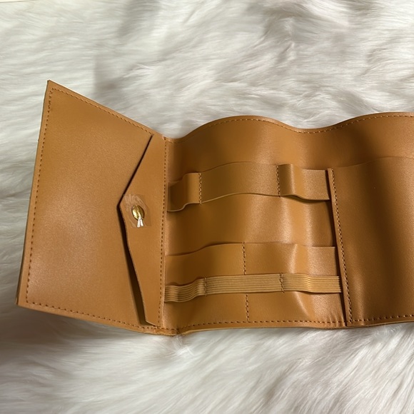 GLASS LADDER & CO. | Katherine Tech Organizer - Picture 4 of 12